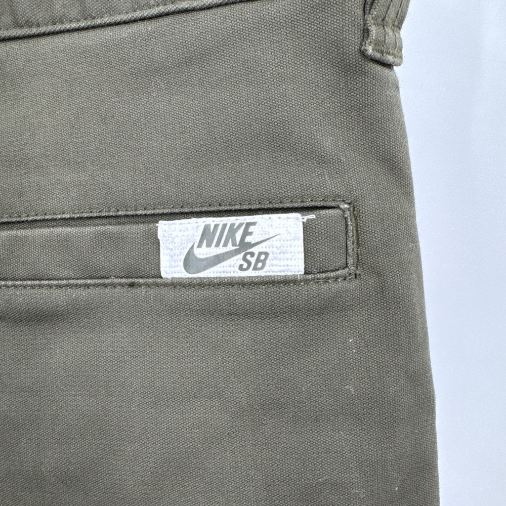 Nike SB Shorts Mens Size 34 Cargo Chino Army Green 'DH2939-325' Pockets EUC - Picture 4 of 13